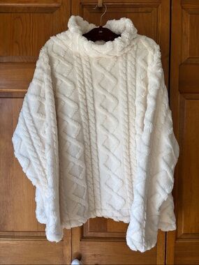 NWT Eddie Bauer Cozy Plush Cable-FleeceCream Pullover Sweater.